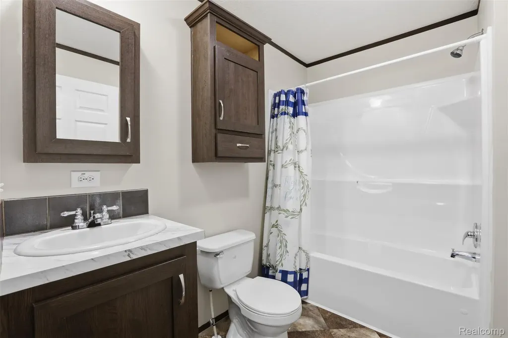 807 Swan Street Rochester Hills City MI 48309