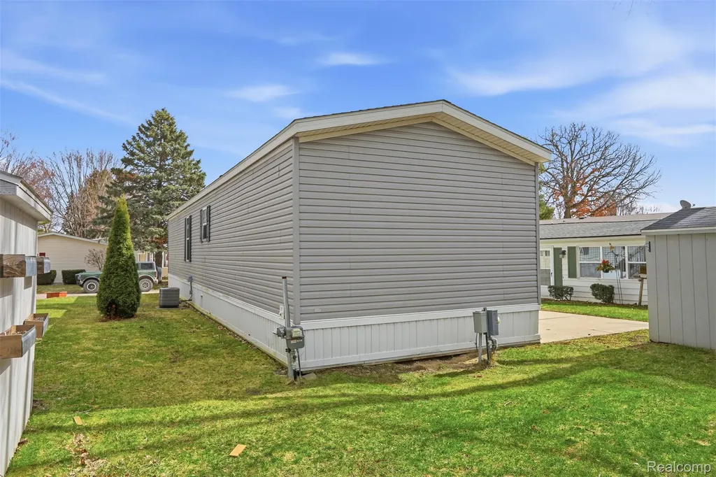 807 Swan Street Rochester Hills City MI 48309