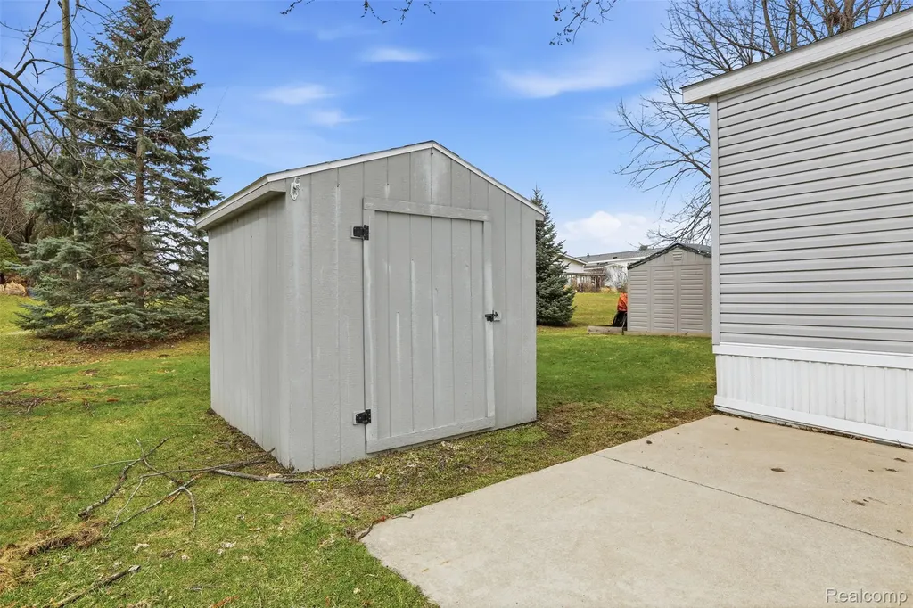 807 Swan Street Rochester Hills City MI 48309