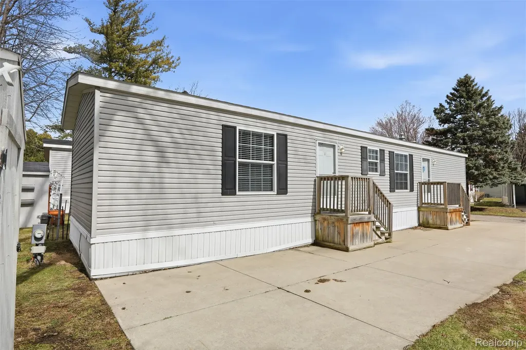 807 Swan Street Rochester Hills City MI 48309
