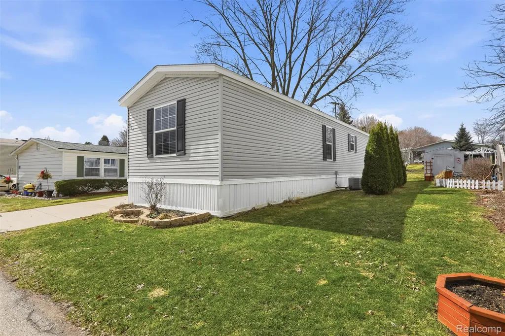 807 Swan Street Rochester Hills City MI 48309
