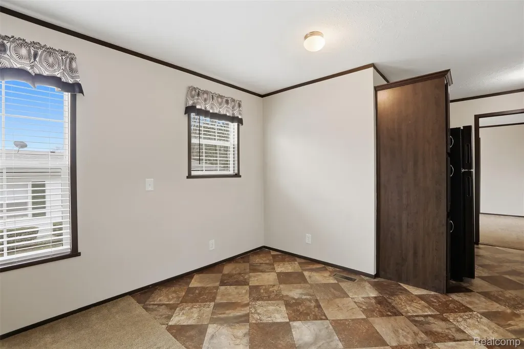 807 Swan Street Rochester Hills City MI 48309