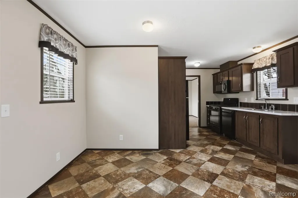 807 Swan Street Rochester Hills City MI 48309