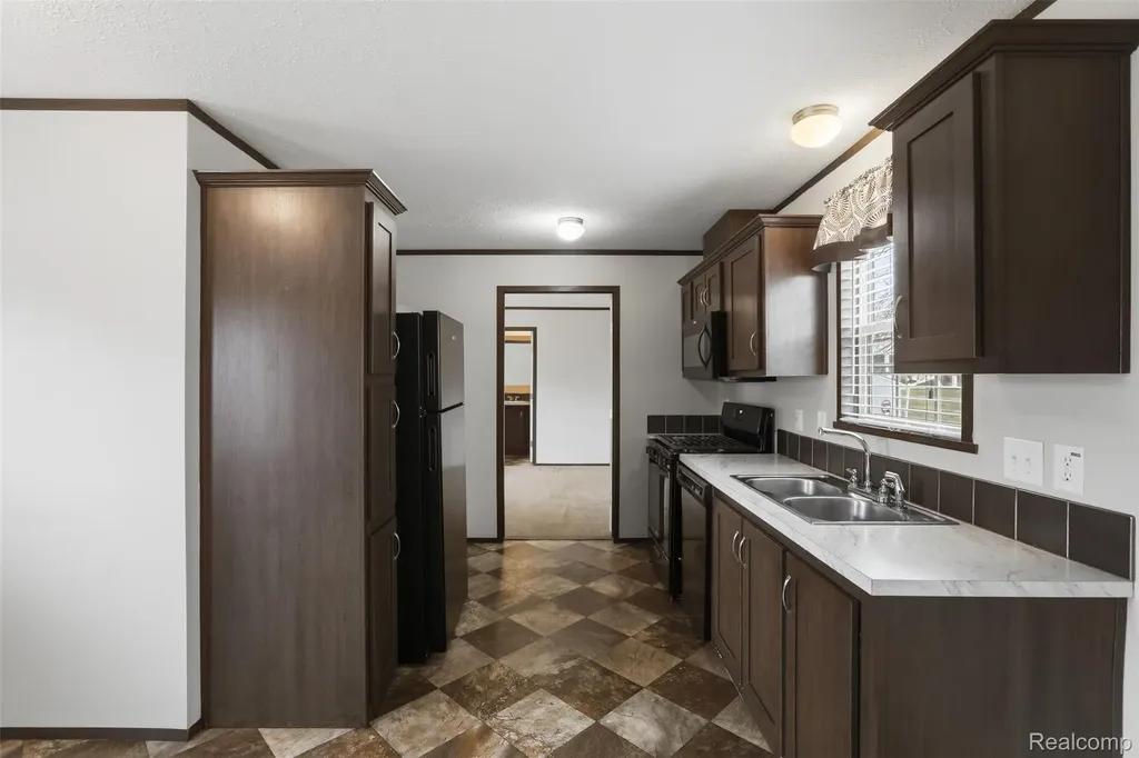 807 Swan Street Rochester Hills City MI 48309