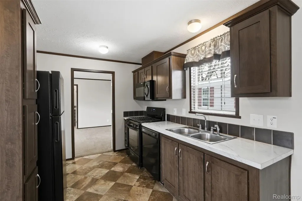 807 Swan Street Rochester Hills City MI 48309