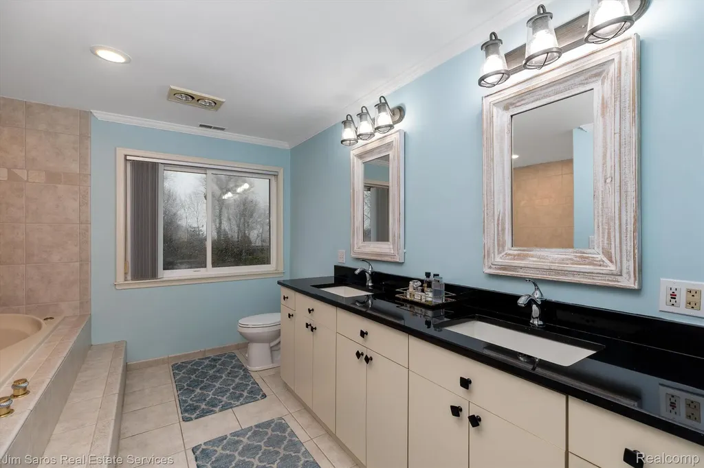32830 Jefferson Avenue St. Clair Shores City MI 48082