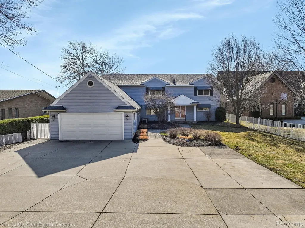 32830 Jefferson Avenue St. Clair Shores City MI 48082