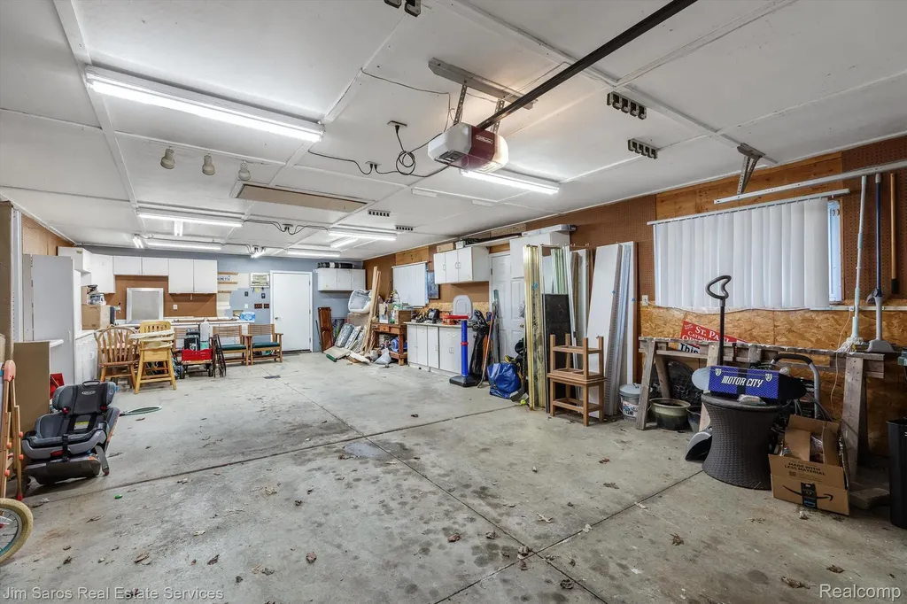 32830 Jefferson Avenue St. Clair Shores City MI 48082