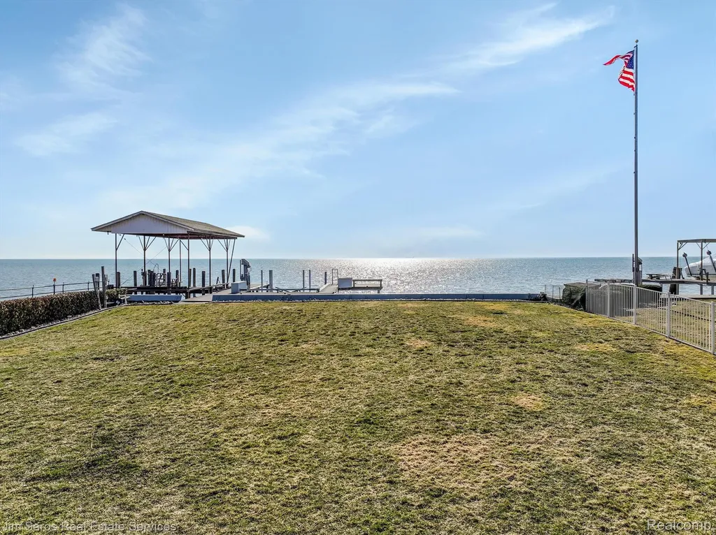 32830 Jefferson Avenue St. Clair Shores City MI 48082