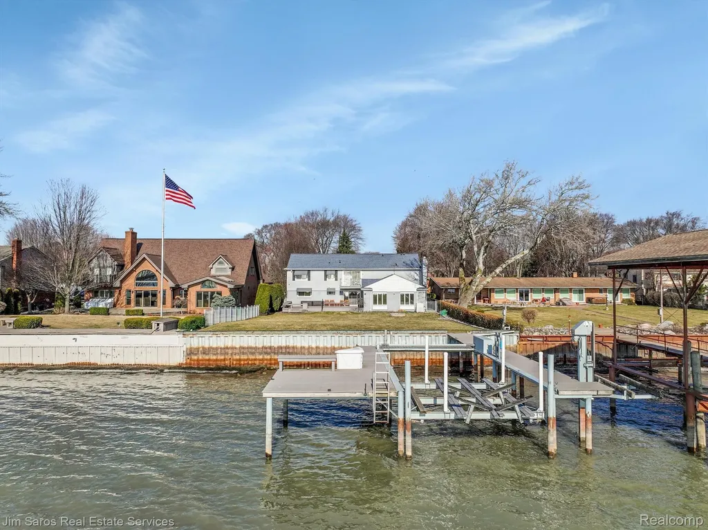 32830 Jefferson Avenue St. Clair Shores City MI 48082