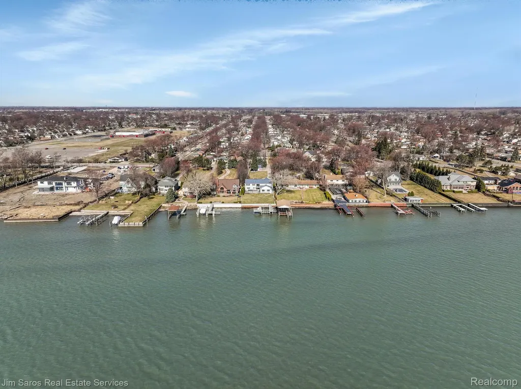 32830 Jefferson Avenue St. Clair Shores City MI 48082