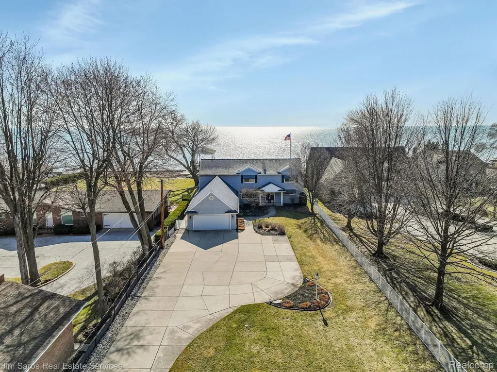 32830 Jefferson Avenue St. Clair Shores City MI 48082