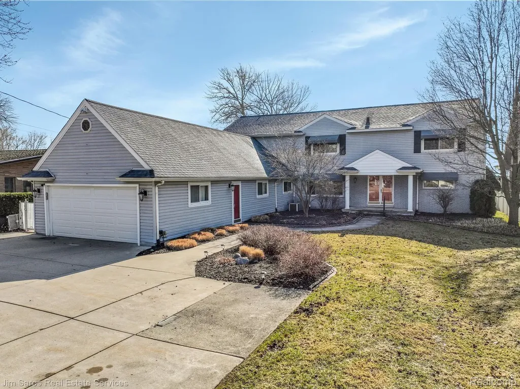 32830 Jefferson Avenue St. Clair Shores City MI 48082