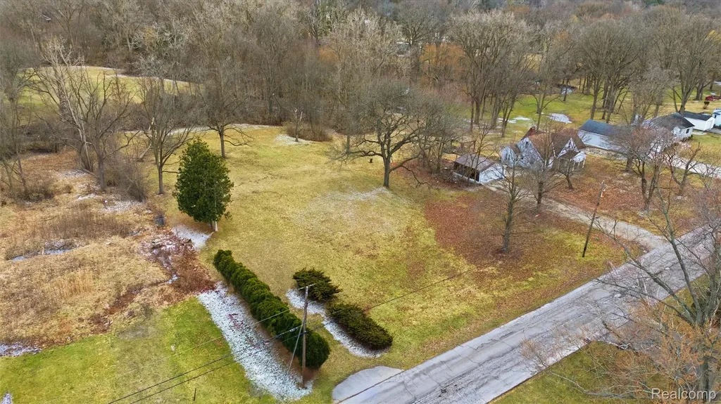 24818 Lois Lane Southfield City MI 48075