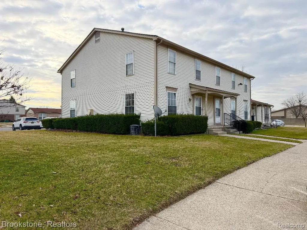 35214 Taffy Drive Sterling Heights City MI 48312