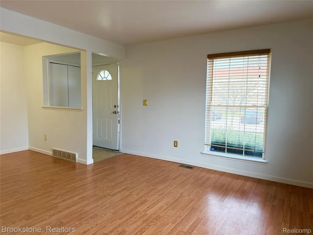 35214 Taffy Drive Sterling Heights City MI 48312