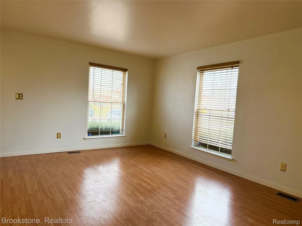 35214 Taffy Drive Sterling Heights City MI 48312