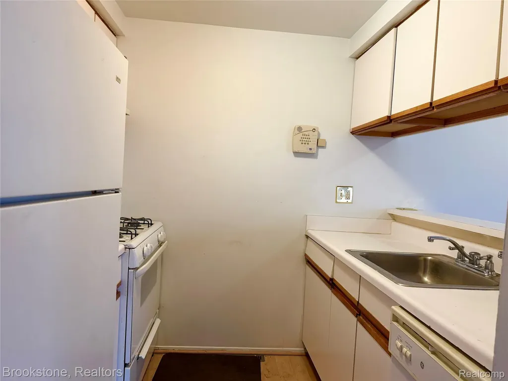 35214 Taffy Drive Sterling Heights City MI 48312