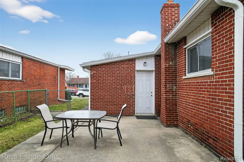 8232 Hillcrest Boulevard Westland City MI 48185