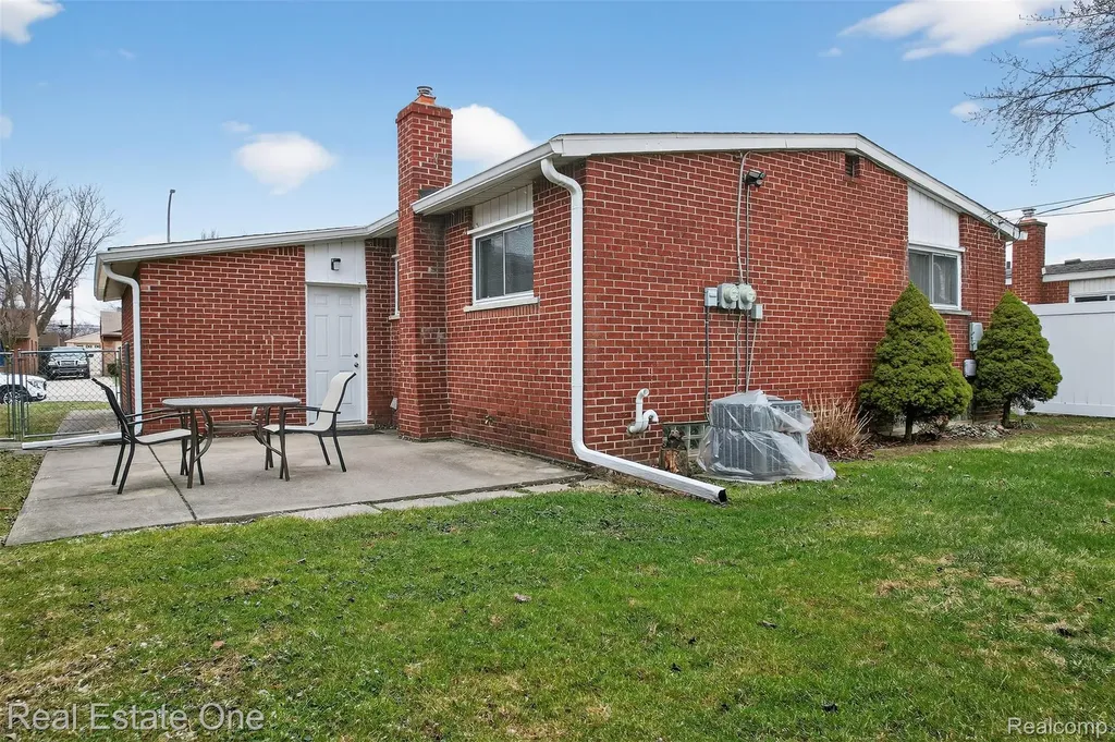 8232 Hillcrest Boulevard Westland City MI 48185