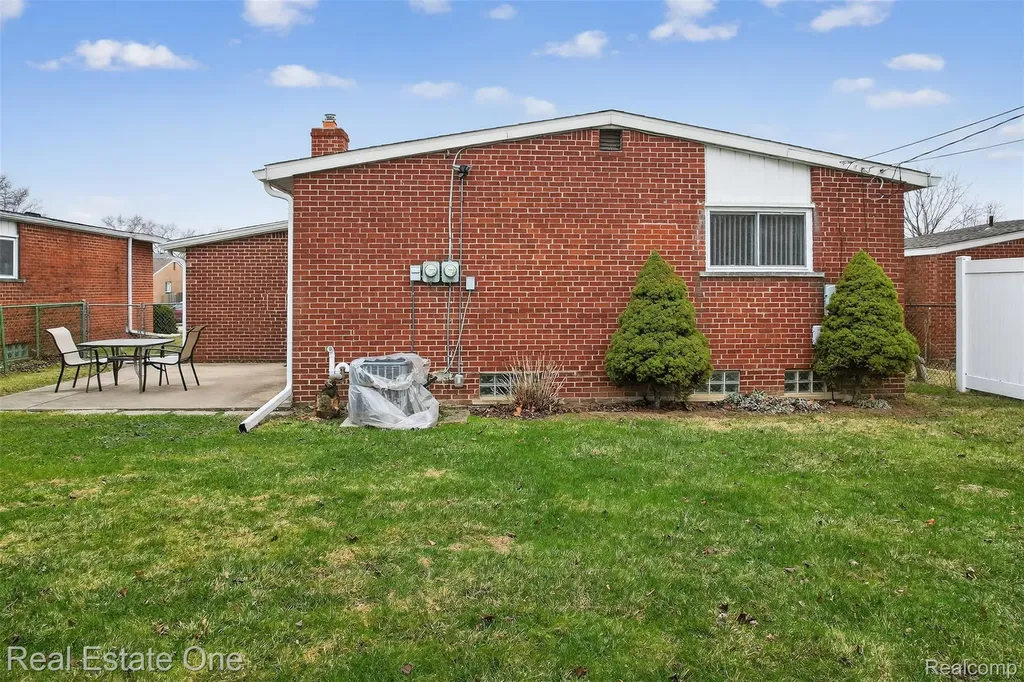 8232 Hillcrest Boulevard Westland City MI 48185