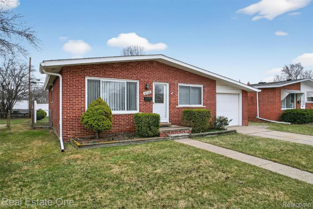 8232 Hillcrest Boulevard Westland City MI 48185
