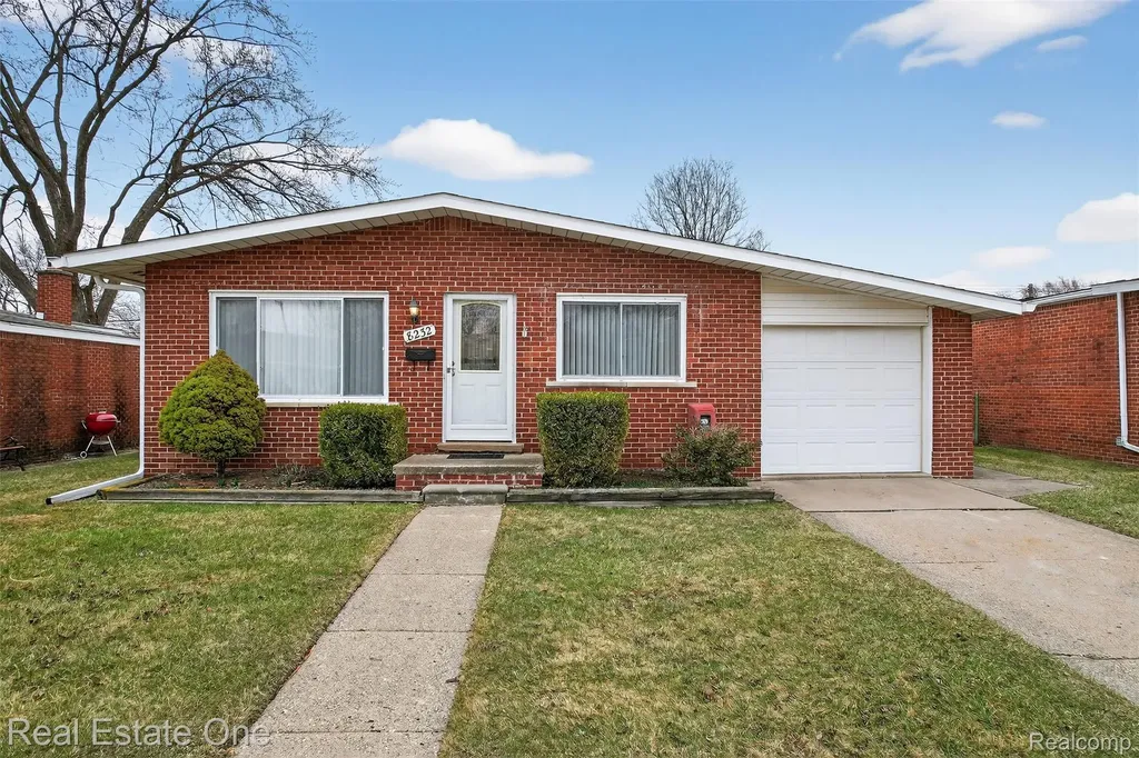 8232 Hillcrest Boulevard Westland City MI 48185