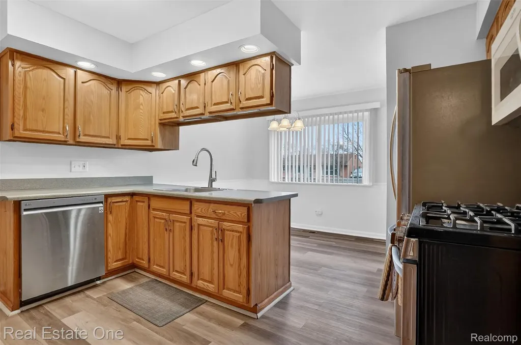 8232 Hillcrest Boulevard Westland City MI 48185