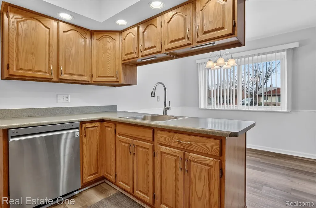 8232 Hillcrest Boulevard Westland City MI 48185