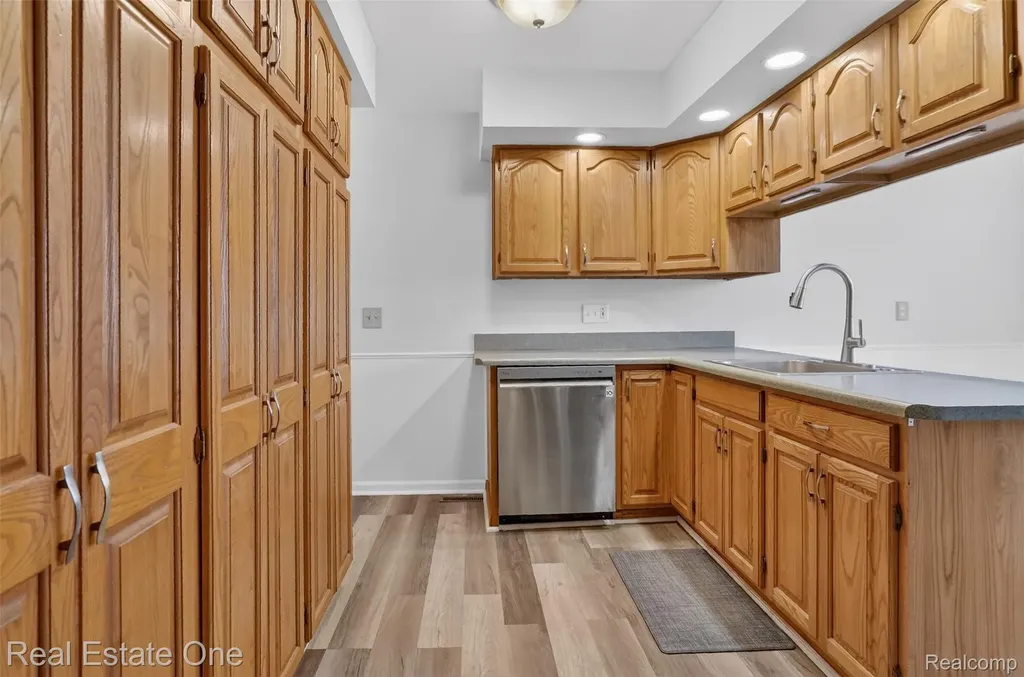 8232 Hillcrest Boulevard Westland City MI 48185