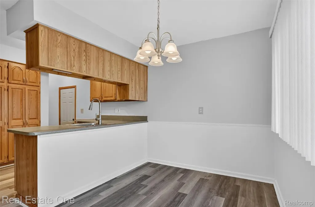 8232 Hillcrest Boulevard Westland City MI 48185