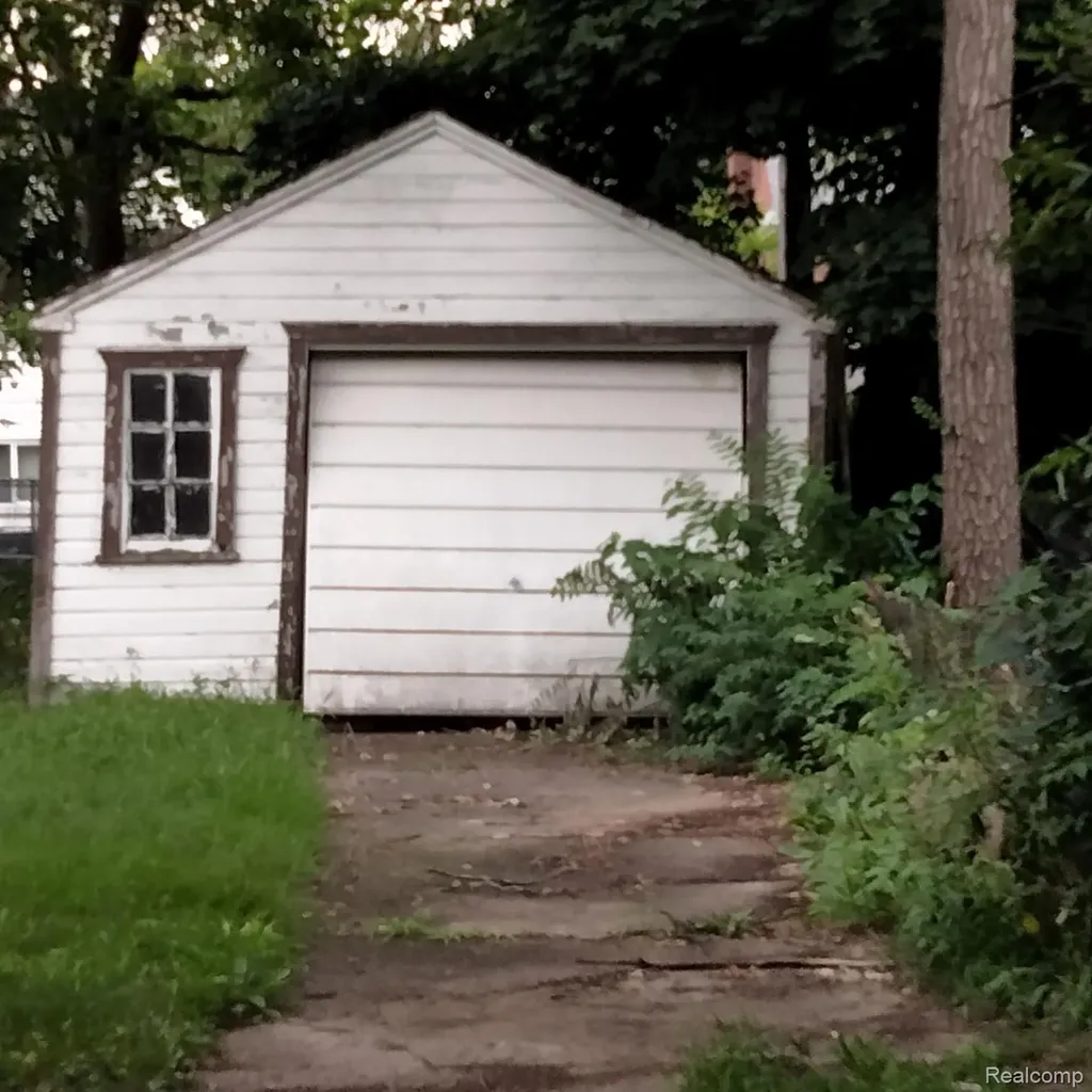 19207 Meyers Road Detroit City MI 48235