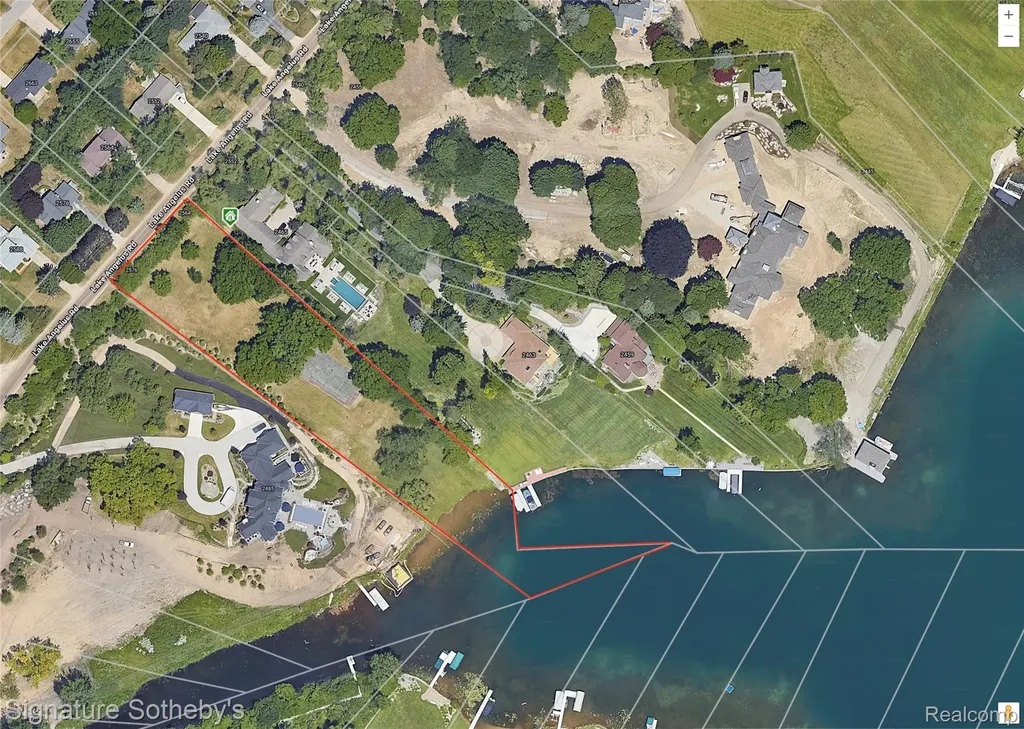 2475 N Lake Angelus Road W Lake Angelus City MI 48326