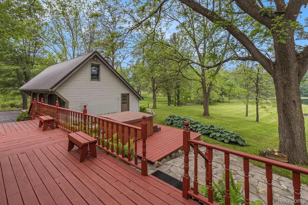 3801 Hollow Corners Road Dryden Township MI 48428