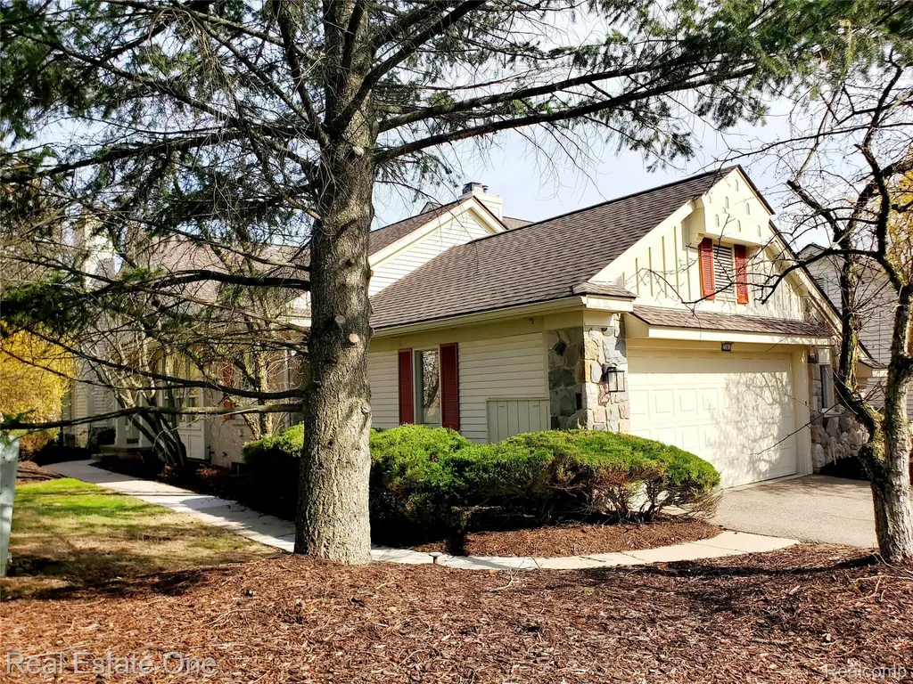7383 Simsbury Drive West Bloomfield Charter Township MI 48322