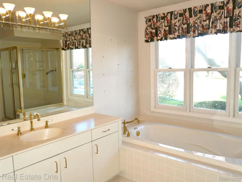 7383 Simsbury Drive West Bloomfield Charter Township MI 48322