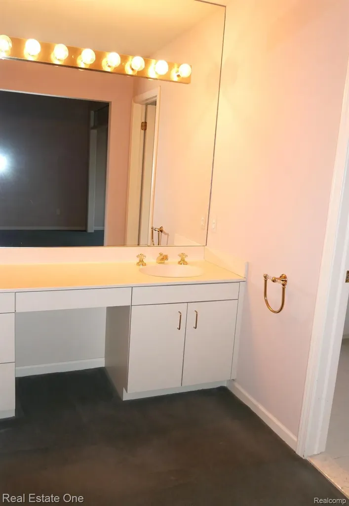 7383 Simsbury Drive West Bloomfield Charter Township MI 48322