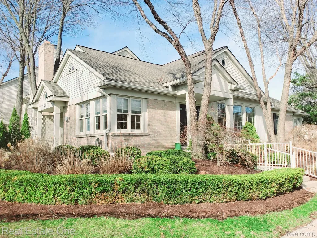 7383 Simsbury Drive West Bloomfield Charter Township MI 48322