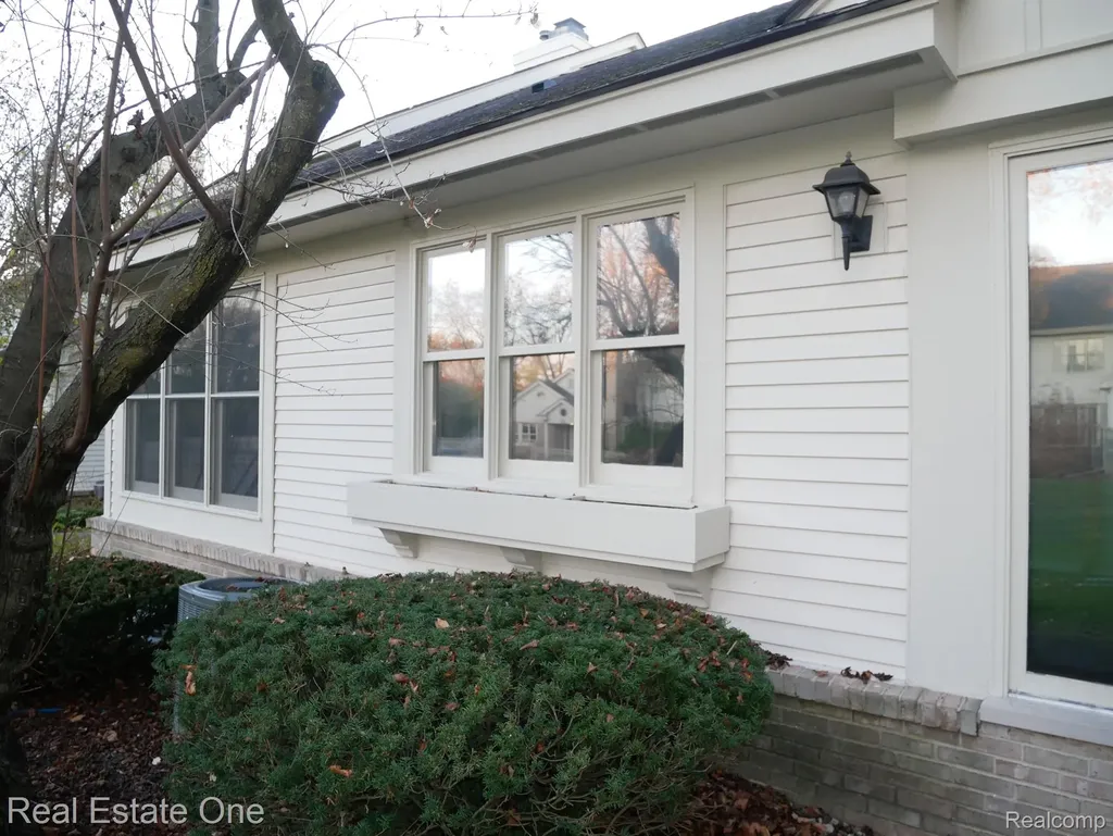 7383 Simsbury Drive West Bloomfield Charter Township MI 48322