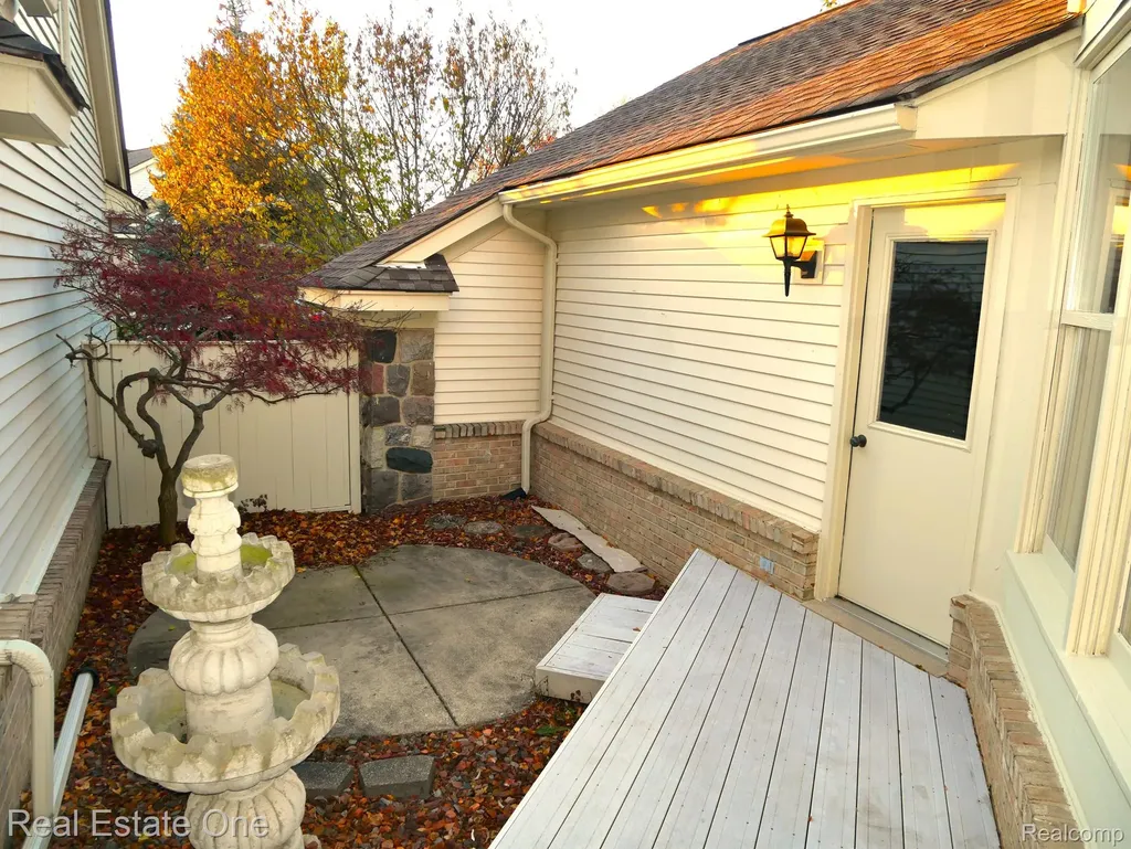 7383 Simsbury Drive West Bloomfield Charter Township MI 48322