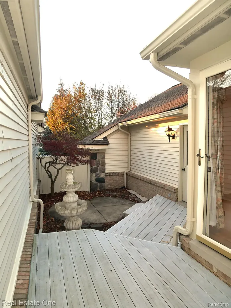 7383 Simsbury Drive West Bloomfield Charter Township MI 48322