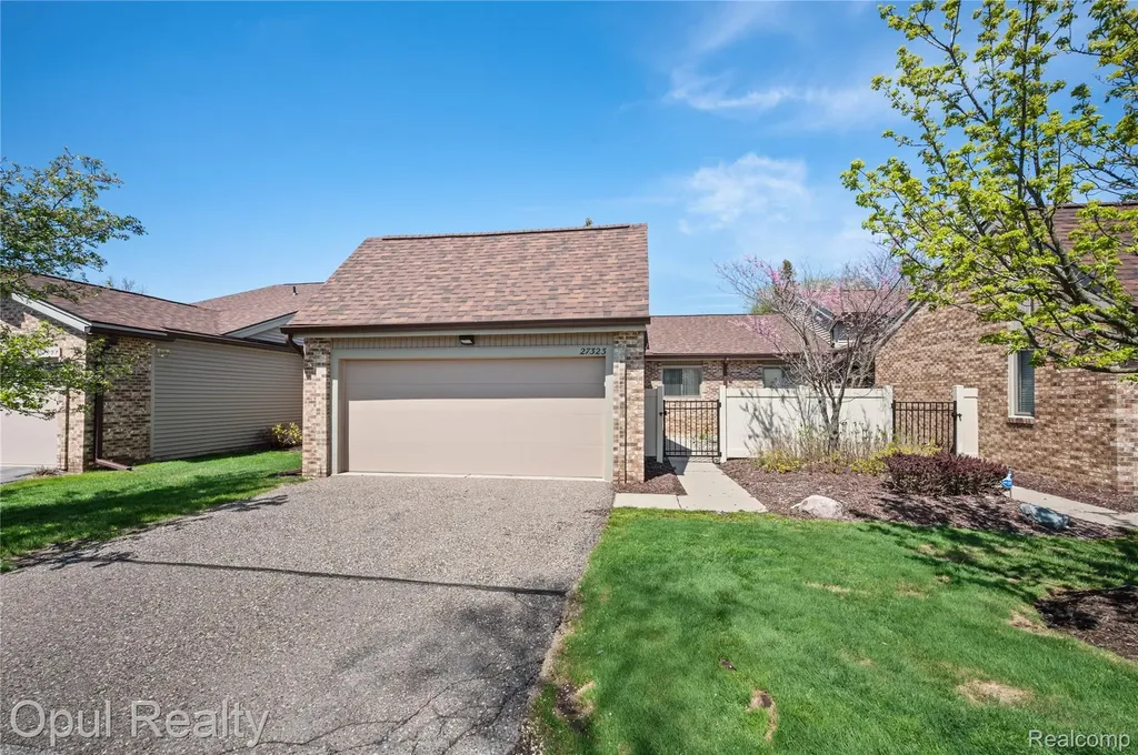27323 Apple Blossom Lane Southfield City MI 48034