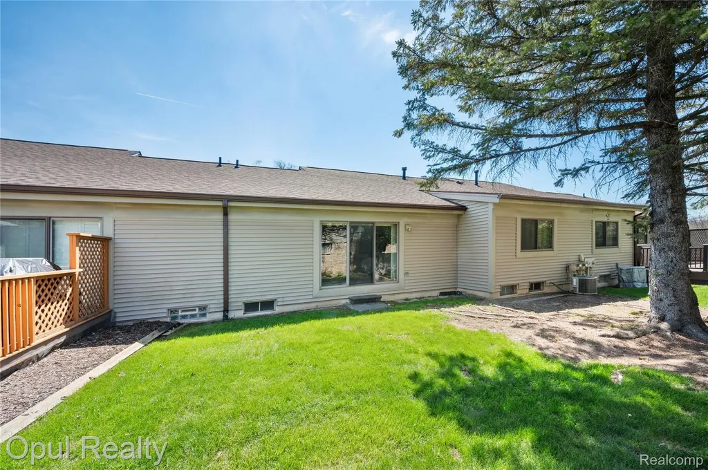 27323 Apple Blossom Lane Southfield City MI 48034