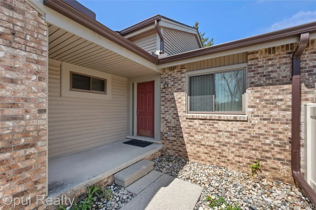 27323 Apple Blossom Lane Southfield City MI 48034
