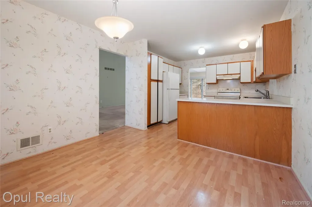 27323 Apple Blossom Lane Southfield City MI 48034