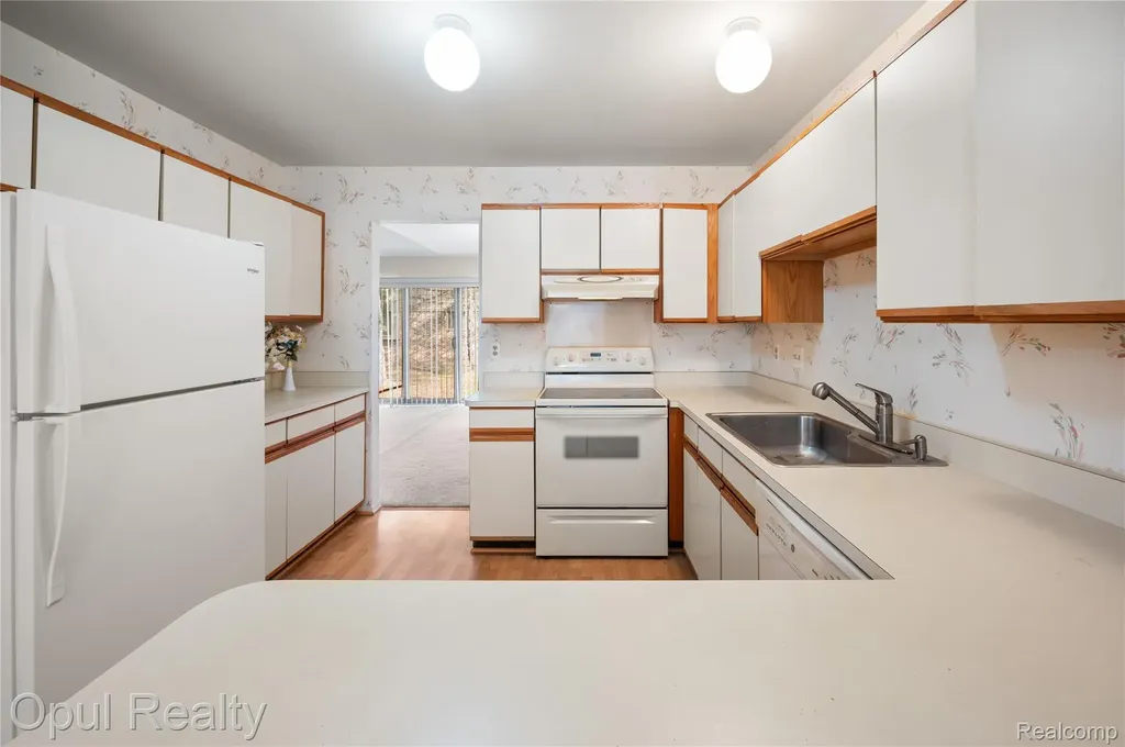 27323 Apple Blossom Lane Southfield City MI 48034