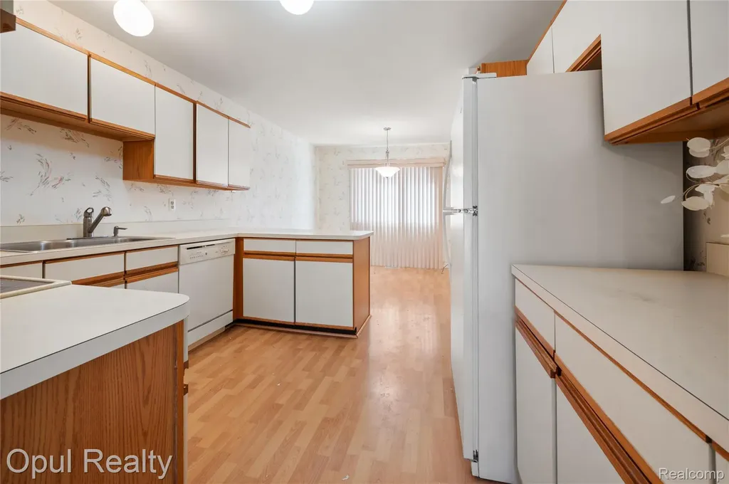 27323 Apple Blossom Lane Southfield City MI 48034