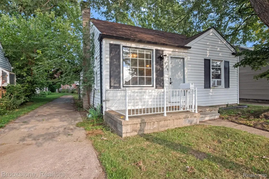 5689 Cornell Street Dearborn Heights City MI 48125
