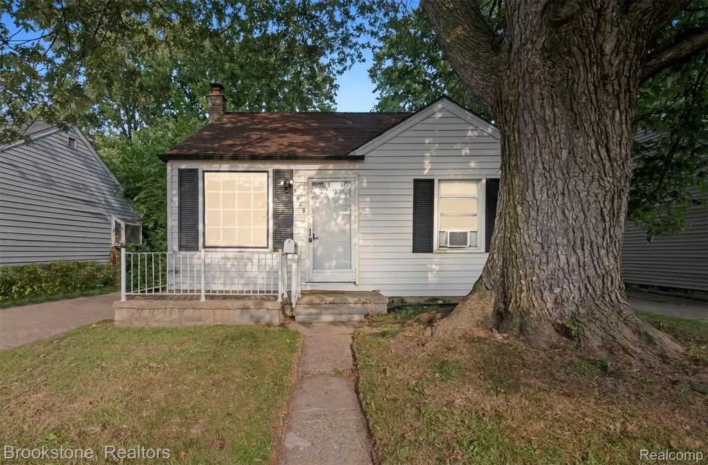 5689 Cornell Street Dearborn Heights City MI 48125