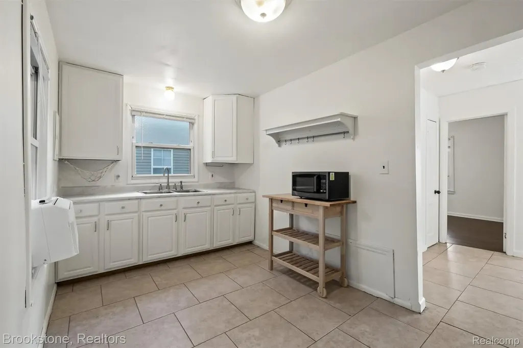 5689 Cornell Street Dearborn Heights City MI 48125